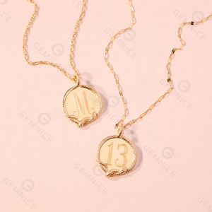 Medallón de oro nuevo de moda de 2024 con collar con colgante de serpiente y escamas pequeñas finamente detalladas - Product Image 5