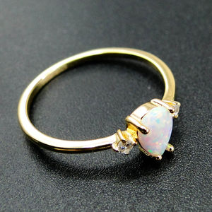 แหวนเงินแท้ 925 ชุบทองคำสีเหลือง รูปทรงลูกแพร์ ประดับโอปอลธรรมชาติ - Product Image 4