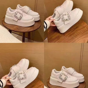 Zapatos de lona blancos de moda para mujer Sheii Su <span class=keywords><strong>Yinyin</strong></span> con hebilla de diamantes adorada ~ Zapatos con plataforma y suela gruesa con hebilla cuadrada de diamantes de imitación - Product Image 2