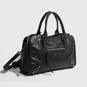 Bolso de hombro cruzado impermeable de PU con cremallera y asa suave para mujer, modelo Spice 20-35L, para ocio y viaje, con parte superior abierta. - Product Image 3