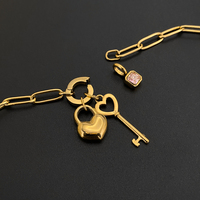 Pulsera de Cadena de Acero Inoxidable Chapada en Oro de 14K para Mujer, con Cierre de Corazón, Llave y Circonita Rosa, Joyería Emanco