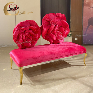 Sofá Moderno de Terciopelo Rosa con Respaldo de Rosas, de Tres Plazas, para Bodas, Comedor, Sala de Estar, Hotel y Apartamento, Personalizable - Product Image 4