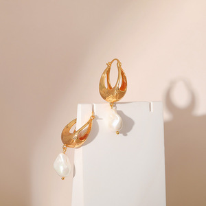 Pendientes <span class=keywords><strong>de</strong></span> perlas barrocas Punk Vintage, Clip <span class=keywords><strong>de</strong></span> oreja <span class=keywords><strong>de</strong></span> acero inoxidable, pendiente <span class=keywords><strong>de</strong></span> <span class=keywords><strong>perla</strong></span> <span class=keywords><strong>de</strong></span> imitación, regalo <span class=keywords><strong>de</strong></span> joyería para mujer - Product Image 6