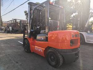 Carretilla elevadora diesel usada de 3 toneladas HELI CPCD con tres maestros para uso minorista en Shanghai - Product Image 6