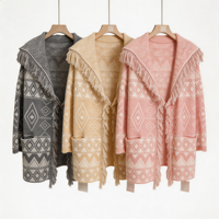 Cardigan à capuche pour femme, style usine, avec franges, motif géométrique aztèque jacquard, ouvert sur le devant, mi-long, en maille, avec poches, pour l'automne