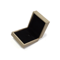 Boîte d'emballage de bijoux en velours bleu de qualité supérieure pour bague de fiançailles, vente en gros d'usine, avec logo personnalisé, pour présentation et rangement, boîte cadeau