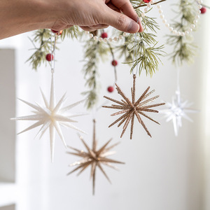 Ornements d'arbre en forme d'étoiles scintillantes dorées, argentées et blanches, boules pointues brillantes assorties avec cordon de suspension - Product Image 3