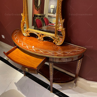 Table de salon en bois avec miroir doré et tiroir