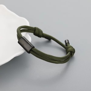 Pulsera tejida de acero inoxidable a la moda con diseño grabado Pulseras con dijes de moda para hombres Mujeres para regalos de vacaciones familiares - Product Image 6