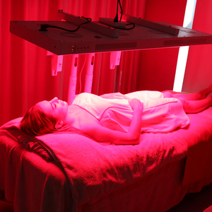 Hochwertiges 2400W Ganzkörper-LED-Rotlichttherapiepanel 480nm 630nm 660nm 810nm 830nm 850nm 1060nm Infrarotgerät PDT-Maschine - Product Image 5