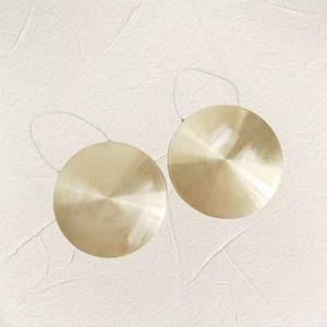 Une paire de gongs et de tambours pour adultes en cuivre, une paire de cymbales en cuivre, accessoires de scène pour skits comiques en trois parties pour étudiants, petite taille - Product Image 4