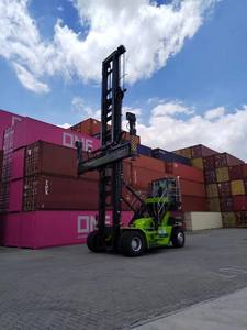 China Zoomlion ZRS4531 Apilador de alcance de 45 toneladas para elevación de contenedores de puertos y terminales - Product Image 2