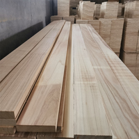 Prix de gros d'usine Planche et latte Revêtement vertical Bandes légères en bois Latte en bois