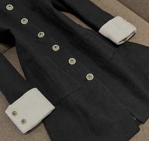 Manteau classique pour femme, noir et blanc, col rabattu, manches longues, simple boutonnage, coupe trapèze, mini-robe - Product Image 6