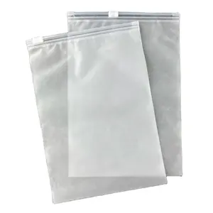कपड़ों के कोट जींस हुडीज़ पैकेज के लिए उच्च गुणवत्ता वाला फ्रॉस्टेड प्लास्टिक जिपर साफ़ ज़िप लॉक कपड़े का बैग