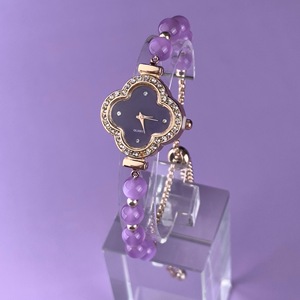 นาฬิกาควอตซ์หรูหราสำหรับผู้หญิงสร้อยข้อมือประดับรูปใบโคลเวอร์สี่<span class=keywords><strong>ใบ</strong></span>มีสไตล์พอยเตอร์แก้วแฟชั่นสปอร์ตชาร์ม - Product Image 1