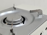 Réchaud à gaz portable mini avec valve magnétique, protection contre la surpression, cuisinière à cassette au butane, utilisation sur table de camping-car, allumage électronique, en aluminium