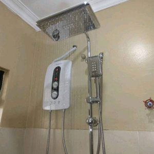 Calentador de Agua de Acero Inoxidable Montado en la Pared con Función ELCB y Bomba de Agua para Hotel, Ducha Caliente, Baño, con Clasificación IPX4, Eléctrico - Product Image 1