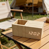 Horloge de table numérique LED lumineuse et silencieuse pour étudiants, avec calendrier créatif en MDF+PVC, porte-stylo intégré, fonction alarme et effet phosphorescent