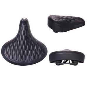 <span class=keywords><strong>Selle</strong></span> large et <span class=keywords><strong>vintage</strong></span> personnalisée pour siège <span class=keywords><strong>de</strong></span> vélo <span class=keywords><strong>selle</strong></span> <span class=keywords><strong>de</strong></span> vélo en <span class=keywords><strong>cuir</strong></span> PU <span class=keywords><strong>de</strong></span> diamant <span class=keywords><strong>selle</strong></span> <span class=keywords><strong>de</strong></span> siège <span class=keywords><strong>de</strong></span> vélo <span class=keywords><strong>de</strong></span> montagne - Product Image 1