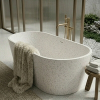 Baignoire en terrazzo blanc sur mesure YDSTONE, pierre artificielle haut de gamme, pierre préfabriquée pour salle de bain d'hôtel de luxe