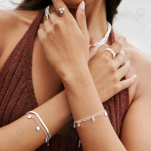 Braccialetto con Charm a Forma di Stella Marina, Conchiglia e Lumaca Marina - Product Image 3