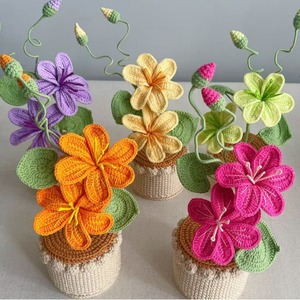 Adornos de flores simuladas personalizados, regalos de flores de aceite de tung tejidas, productos en maceta, ramos de flores en maceta hechos a mano con hilo de tejer. - Product Image 1