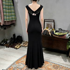 Elegante Vestido Largo de Noche Estilo Retro para Mujer, Negro con Bordado Floral, Corte Sirena, Malla con Parches, Cuello en V, Tejido de Punto - Product Image 4