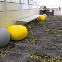 Dalles de moquette en nylon gris foncé tuftées, résistantes au feu, pour hôtels et bureaux à fort trafic, 50x50cm