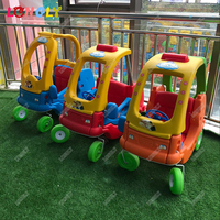 Voiture à pédales en plastique fabriquée en Chine pour les aires de jeux intérieures de maternelle, à utiliser dans le jardin et la maison de jeux