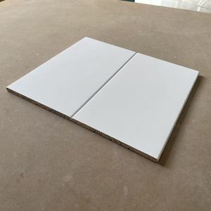 Marco de puerta plano de pino radiata imprimado blanco, longitud personalizada, suministro al por mayor para componentes de marco de puerta FJ, tamaño personalizado al por mayor - Product Image 3
