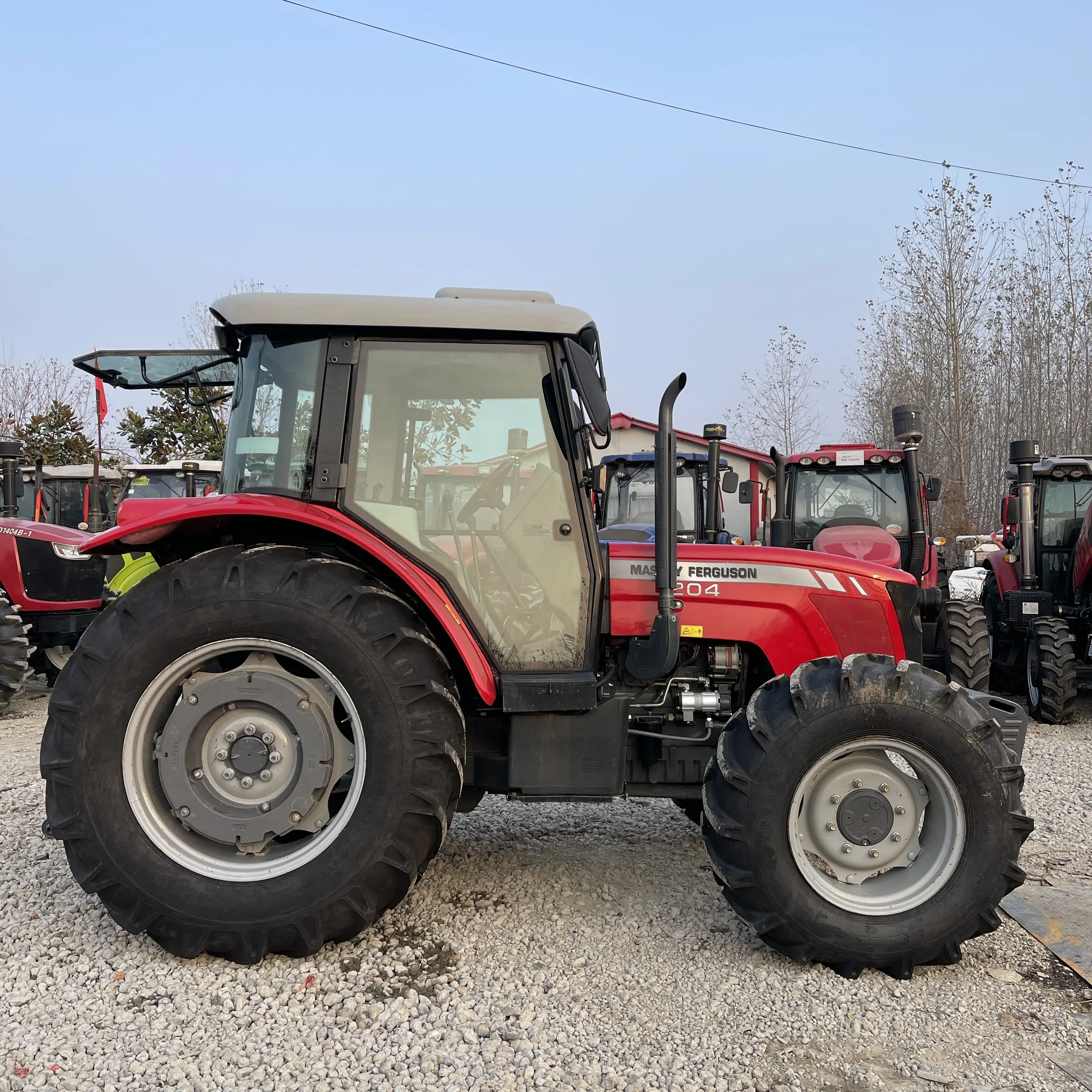 Kullanılmış traktör massey ferguson mf1204 120hp oldukça kullanılmış yenilenmiş traktör tarım makineleri yedek parçaları çiftlik ekipmanları