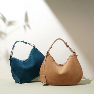 Sac à main pour femme OEM rétro de luxe à bandoulière inclinée, sac à main pour femme en cuir suédé de haute qualité - Product Image 1