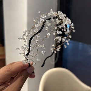 Serre-tête de mariée artisanal en perles et cristaux, accessoire de cheveux de mariage en maille tissée, coiffe élégante - Product Image 1