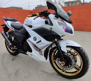 Moto sportive Kawasaki <span class=keywords><strong>S</strong></span> modèle d'occasion à essence : Puissance à haut rendement, excellente performance de maniabilité et design élégant pour les motards du monde entier - Product Image 1