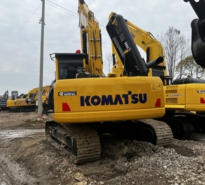 Excavadora Komatsu PC220, opción resistente sobre orugas en buenas condiciones con motor central y componentes de bomba similares al modelo PC200 - Product Image 4