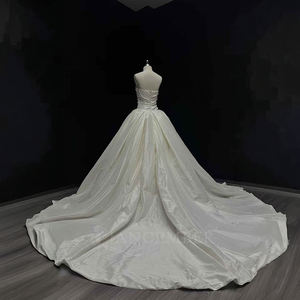 Robe de mariée moderne Nt18 avec traîne chapelle, appliques, longueur ras du sol, dos nu, design jupe de bal par for - Product Image 4