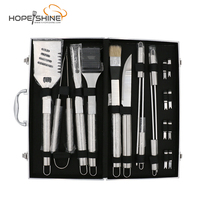 Ensemble de 18 accessoires de barbecue avec boîte en aluminium, outils de barbecue durables, spatule à fentes, pinces, fourchette, brosse pour barbecue au charbon de bois en extérieur