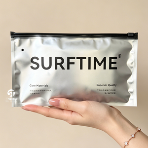 Bolsas de Papel de Aluminio Impresas Personalizadas |   Empaque con Cierre Deslizante de 3 Lados, Impresión en Huecograbado, Materiales Reciclados para Calcetines de Piel - Product Image 1