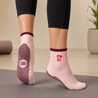 Chaussettes de yoga et de pilates personnalisées avec broderie de qualité supérieure, faible MOQ, antidérapantes, pour femmes, chaussettes de studio