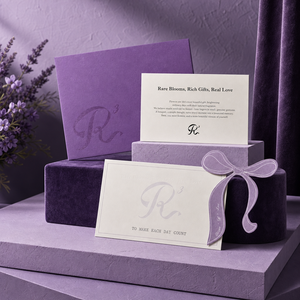 Cartes de citations personnalisées imprimées avec texte en police serif et illustration d'un nœud, et enveloppe violette pour les commandes de fleuristes - Product Image 1