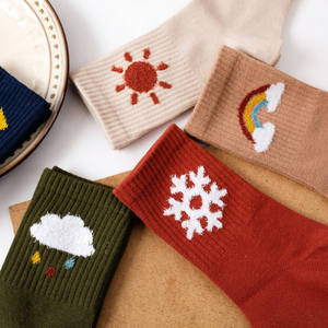 शीतकालीन थर्मल मोटी मोजे फैशनेबल डिजाइन मौसम पैटर्न चालक दल के नीचे बादल सूरज स्नोफ्लेक इंद्रधनुष मोजे - Product Image 4