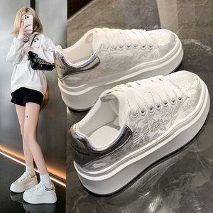 New Style <b>White</b> Women's Sports Shoes Which Can Enhance the Leg Shape and Are Multi Functional Sports Heightening Shoes - Product Image 4