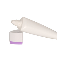 Tubes à lèvres à vis triangulaires blancs doux au toucher pour cosmétiques Récipients de lotion en plastique pour crème solaire et maquillage