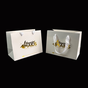 Bolsas de Papel Blancas con Logotipo Personalizado Impreso en Dorado - Bolsas de Compras para Boutique de Cuidado de la Piel y Cosméticos - Product Image 2