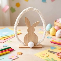 Hölzerner Osterhase Tischdekoration Ei-Form Flauschiger Sherpa-Rahmen Rustikales Frühlings-Tischgesteck 20cm Naturholz