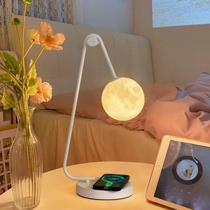 โคมไฟตั้งโต๊ะอัจฉริยะป้องกันดวงตา พร้อมพอร์ต USB ชาร์จไร้สายสำหรับโทรศัพท์มือถือ โคมไฟ LED ดีไซน์สร้างสรรค์ขนาดเล็ก - Product Image 1