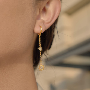 Boucles d'oreilles pendantes en strass étoile et lune, clous en acier inoxydable doré pour femmes, bijoux de fête - Product Image 3