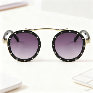 Gafas de Sol Redondas Minimalistas para Niños, Lentes de PC con Protección UV400, Unisex, Protección Solar para Salidas y Pesca - Product Image 3