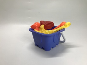 Jouets <span class=keywords><strong>de</strong></span> plage, ensemble <span class=keywords><strong>de</strong></span> jouets <span class=keywords><strong>de</strong></span> <span class=keywords><strong>sable</strong></span> <span class=keywords><strong>pour</strong></span> enfants, comprenant un kit d'outils <span class=keywords><strong>de</strong></span> plage, un seau, un arrosoir, des moules avec <span class=keywords><strong>sac</strong></span> en filet <span class=keywords><strong>pour</strong></span> enfants <span class=keywords><strong>de</strong></span> 3 <span class=keywords><strong>à</strong></span> 13 ans - Product Image 6